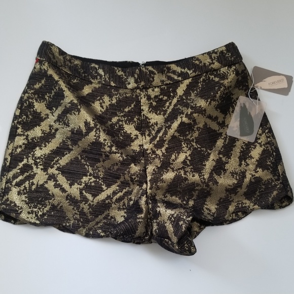 {NWT} Forever 21 Scalloped Hemline Shorts - Picture 1 of 1